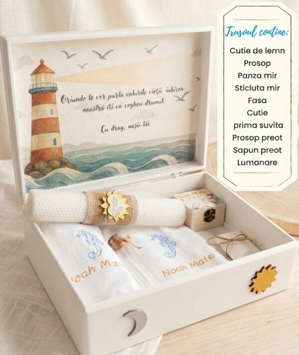 Trusou de botez băiat personalizat Aventura Pe Mare cu cutie de lemn, prosop brodat, panza de mir, lumânare din ceară de albine și accesorii complete pentru slujbă