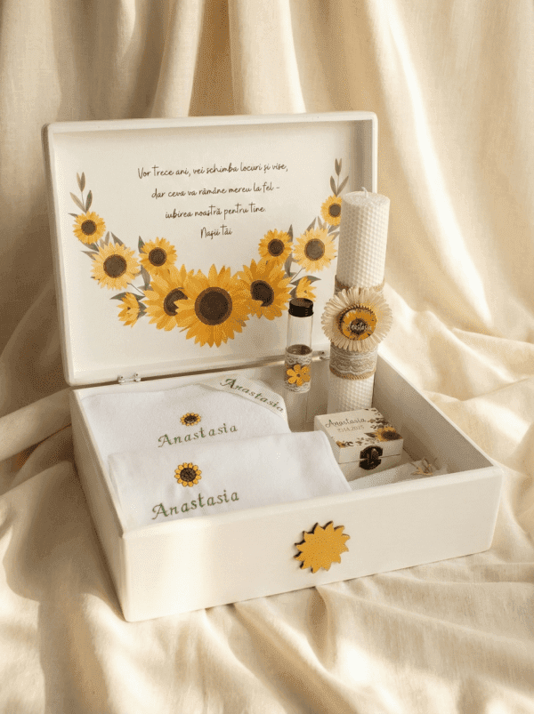 Trusou de botez personalizat Floarea Soarelui, cutie din lemn pictata manual si prosop brodat cu nume