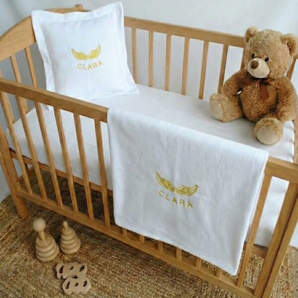Set perna si paturica bebelusi, lenjerie patut personalizata Set perna si paturica bebelusi, lenjerie patut personalizata