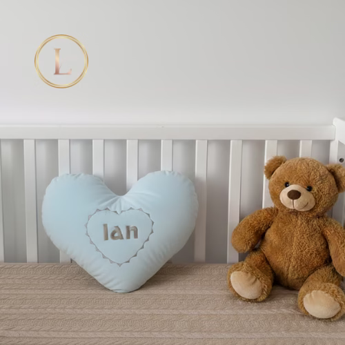 pernuta personalizata cu numele copilului pernuta personalizata cu numele copilului