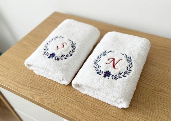 cadou nasi botez, cadou nasi cununie, prosoape brodate cu initiala
