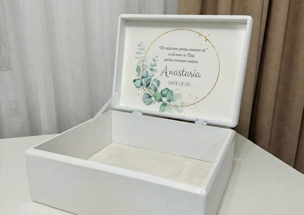 Set Cadou Nasi Botez, Cutie Personalizata + Prosoape Brodate + Felicitare, Model Eucalipt si Porumbel