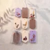 Noua tablete de ceara cu flori uscate asezate in grila Noua tablete de ceara cu flori uscate asezate in grila
