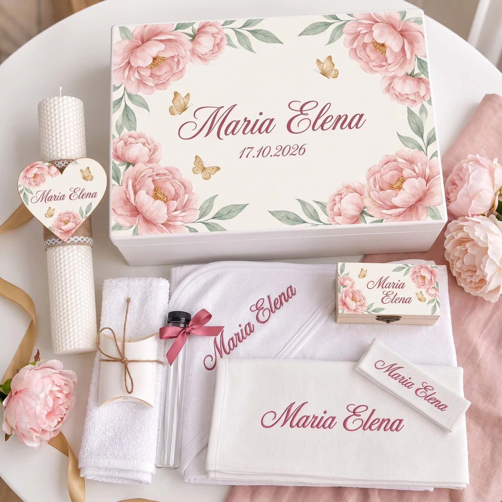 Trusou botez complet model Bujori și Fluturi: cutie de lemn personalizata cu numele si data botezului, lumanare fagure cu inima, prosop cu capison brodat, panza de mir, fasa, cutiuta prima suvita, sticluta mir